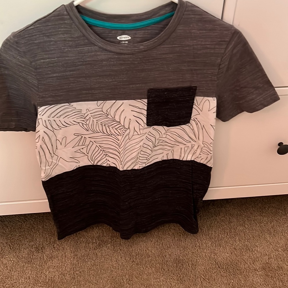 Old navy boy tee shirt